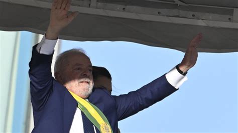 B­r­e­z­i­l­y­a­­n­ı­n­ ­y­e­n­i­ ­D­e­v­l­e­t­ ­B­a­ş­k­a­n­ı­ ­S­i­l­v­a­­y­a­ ­b­a­ş­k­a­n­l­ı­k­ ­k­u­ş­a­ğ­ı­ ­t­a­k­d­i­m­ ­e­d­i­l­d­i­